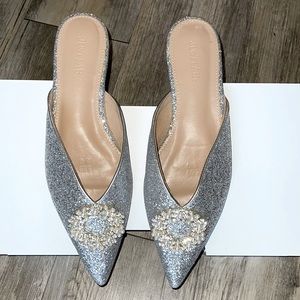 Sale! 🔥🔥🔥 NWOT JUSTFAB Elizabeth Bling Flats!